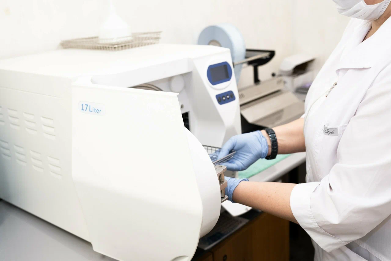 Стерилизация инструментов в автоклаве, клиника EK Dental