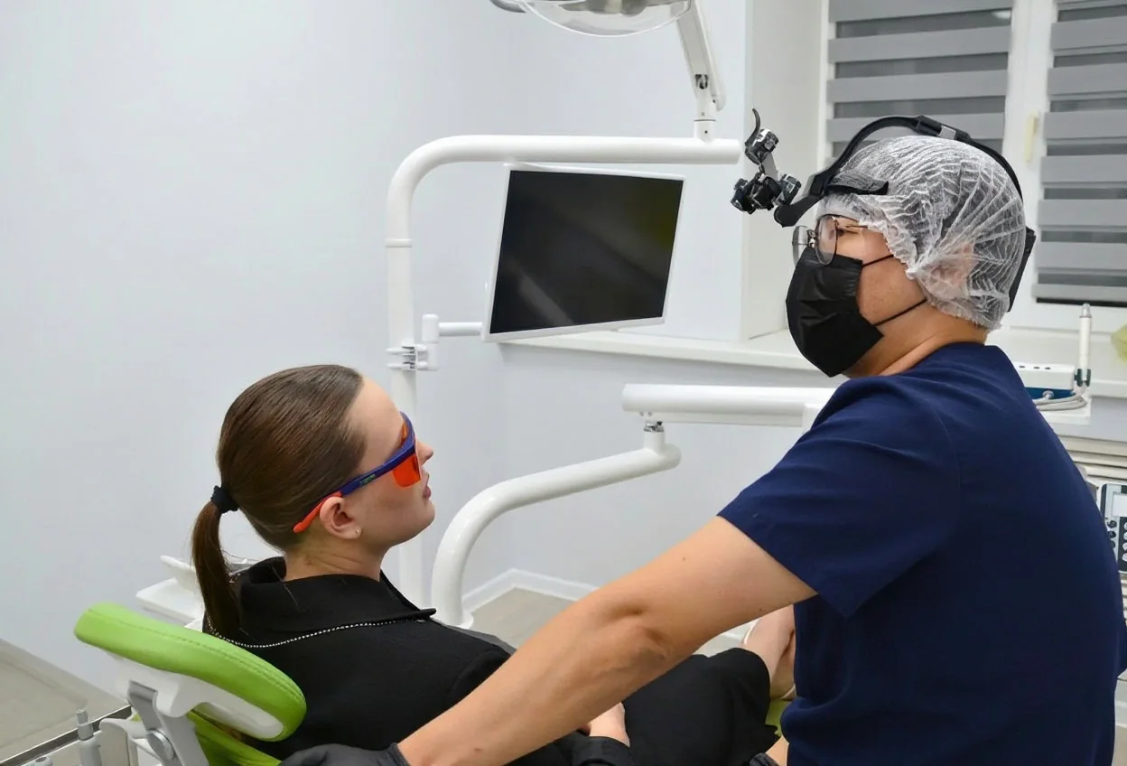 Консультация хирурга-имплантолога и ортопеда в EK Dental, Екатеринбург